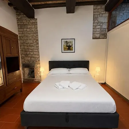 Residenza Via Felicchi 10 גוביו